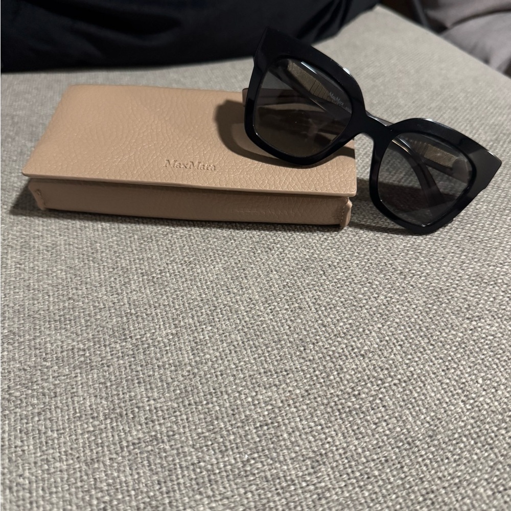 MaxMara Elegant Black Sunglasses